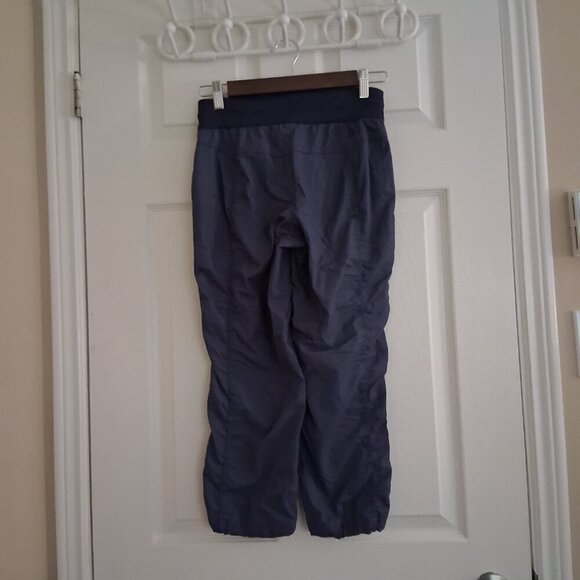 The North Face Women's XS Blue Aphrodite 2.0 Capri Pants - Picture 3 of 12
